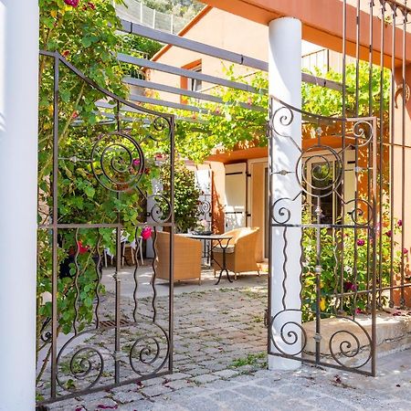 Studio de charme dans propriété au calme avec piscine Le mas de Louise et Sacha Solliès-Toucas Exterior foto